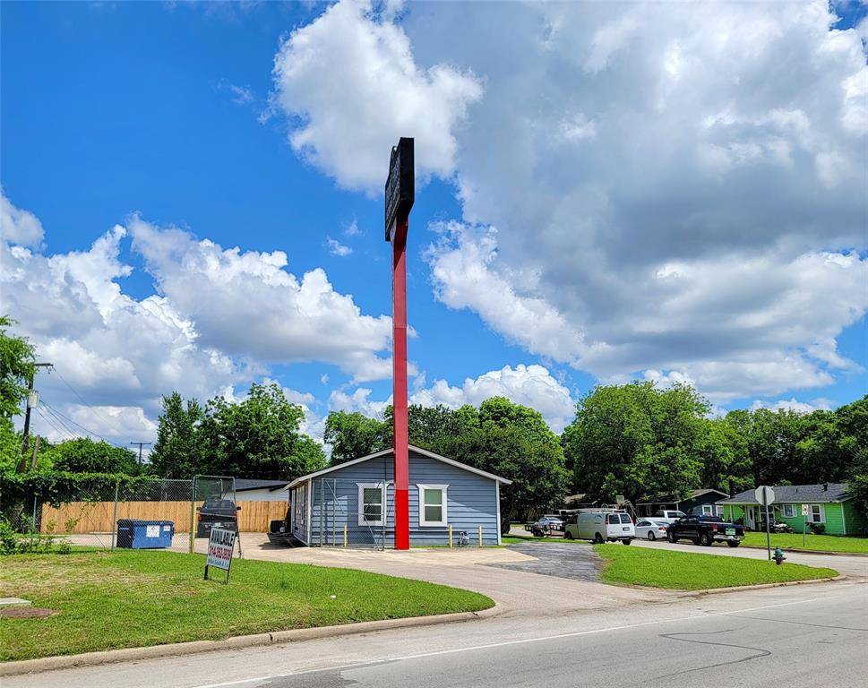 1913 Hemlock Drive, Haltom City, TX 76117