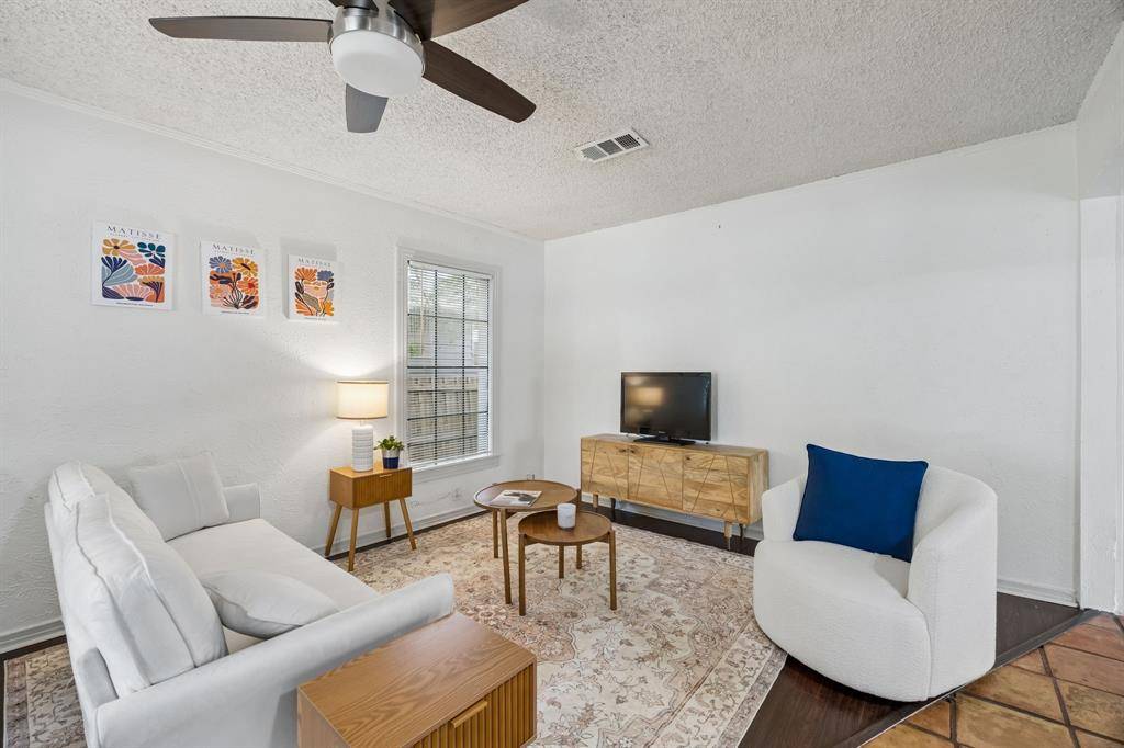 4821 Calmont Avenue, Fort Worth, TX 76107