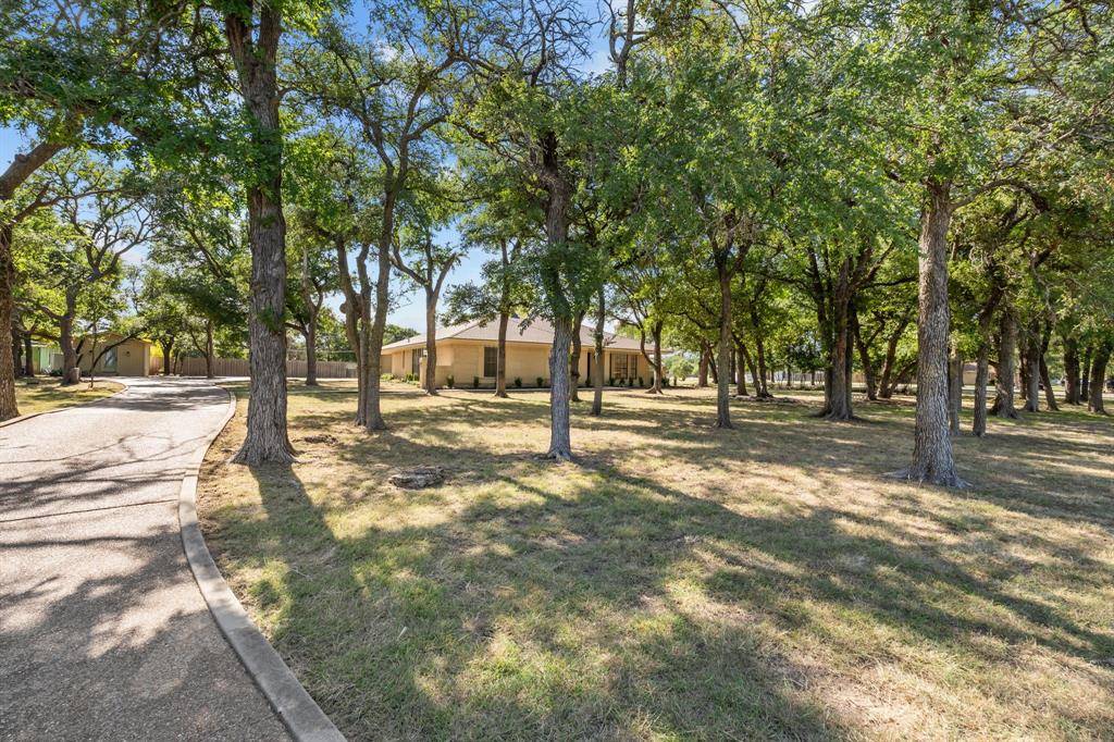 800 Kings Gate Road, Willow Park, TX 76087