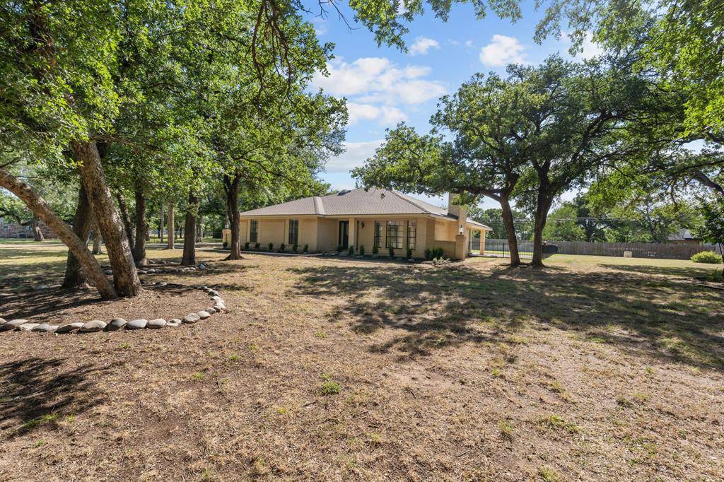 800 Kings Gate Road, Willow Park, TX 76087