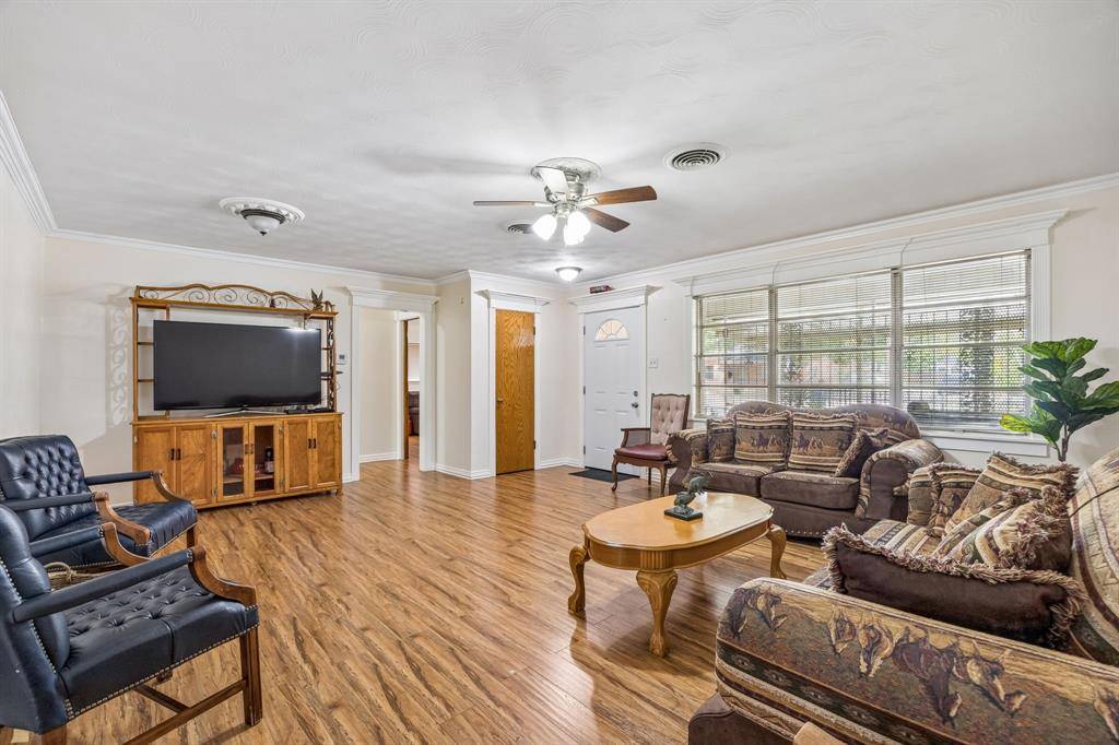 2122 S Vernon Avenue, Dallas, TX 75224