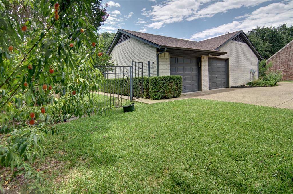 5963 River Bend Drive, Benbrook, TX 76132