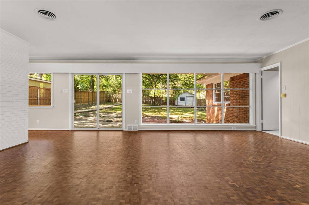 985 N Rustic Circle, Dallas, TX 75218