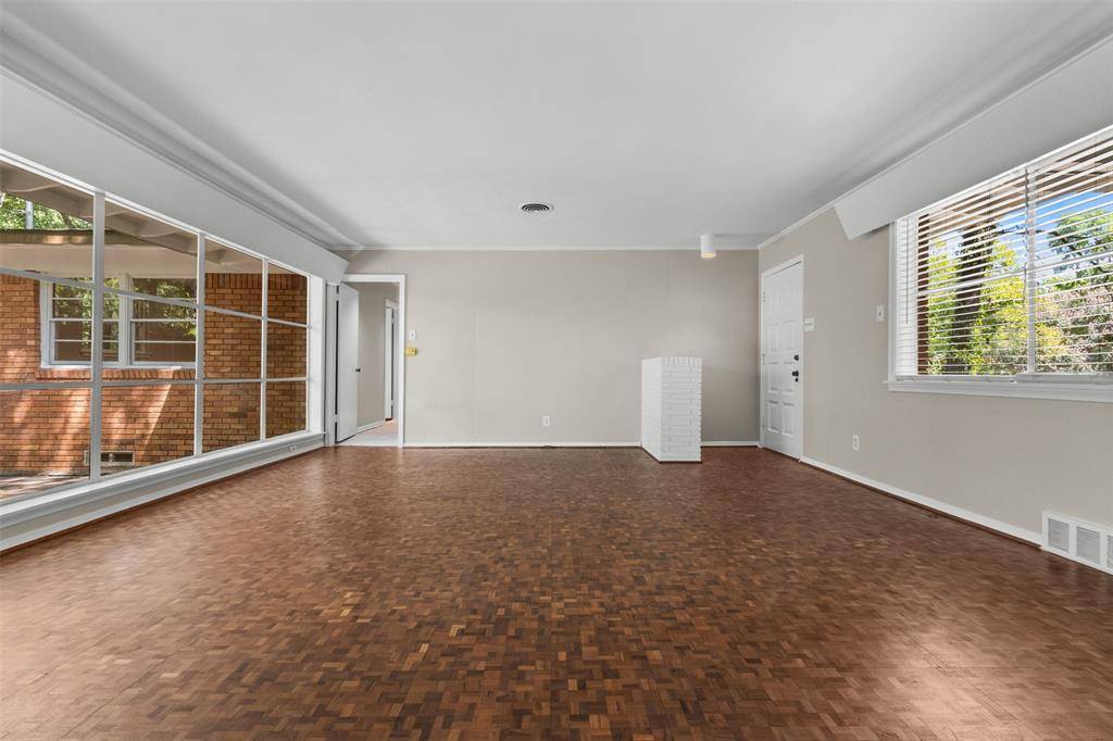 985 N Rustic Circle, Dallas, TX 75218