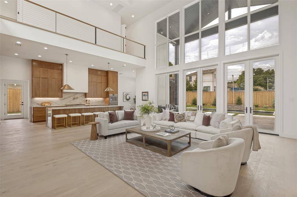 6633 Greenwich Lane, Dallas, TX 75230