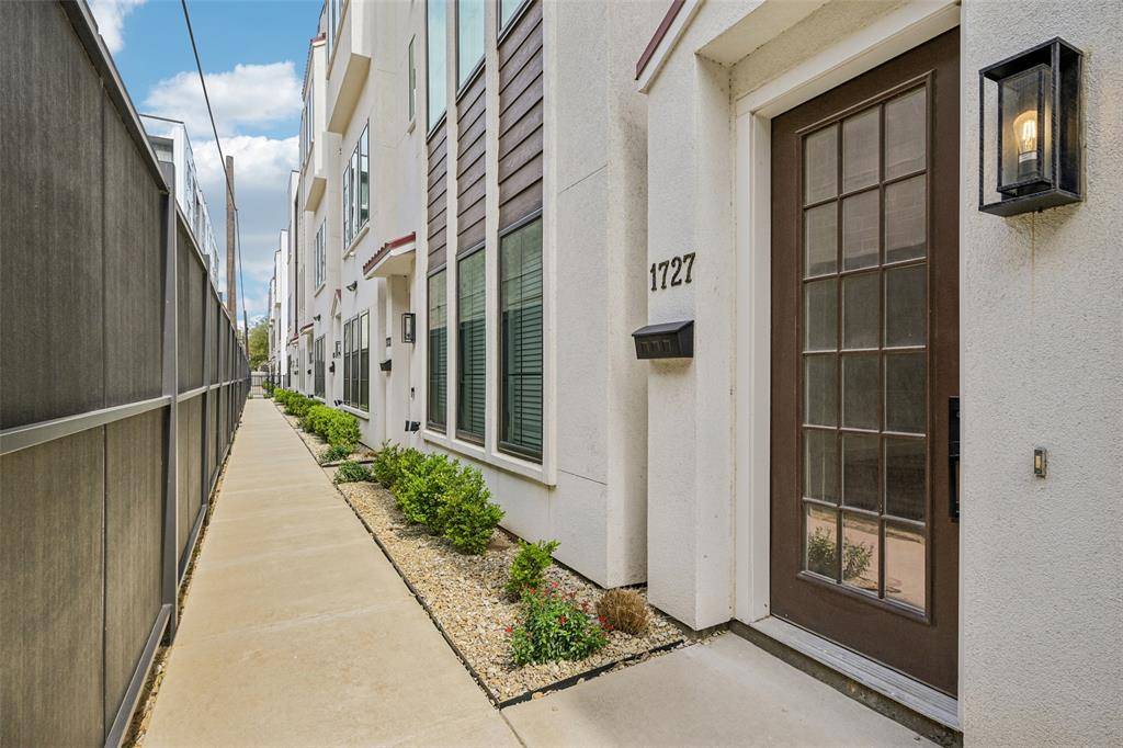 1727 Novela Way, Dallas, TX 75215