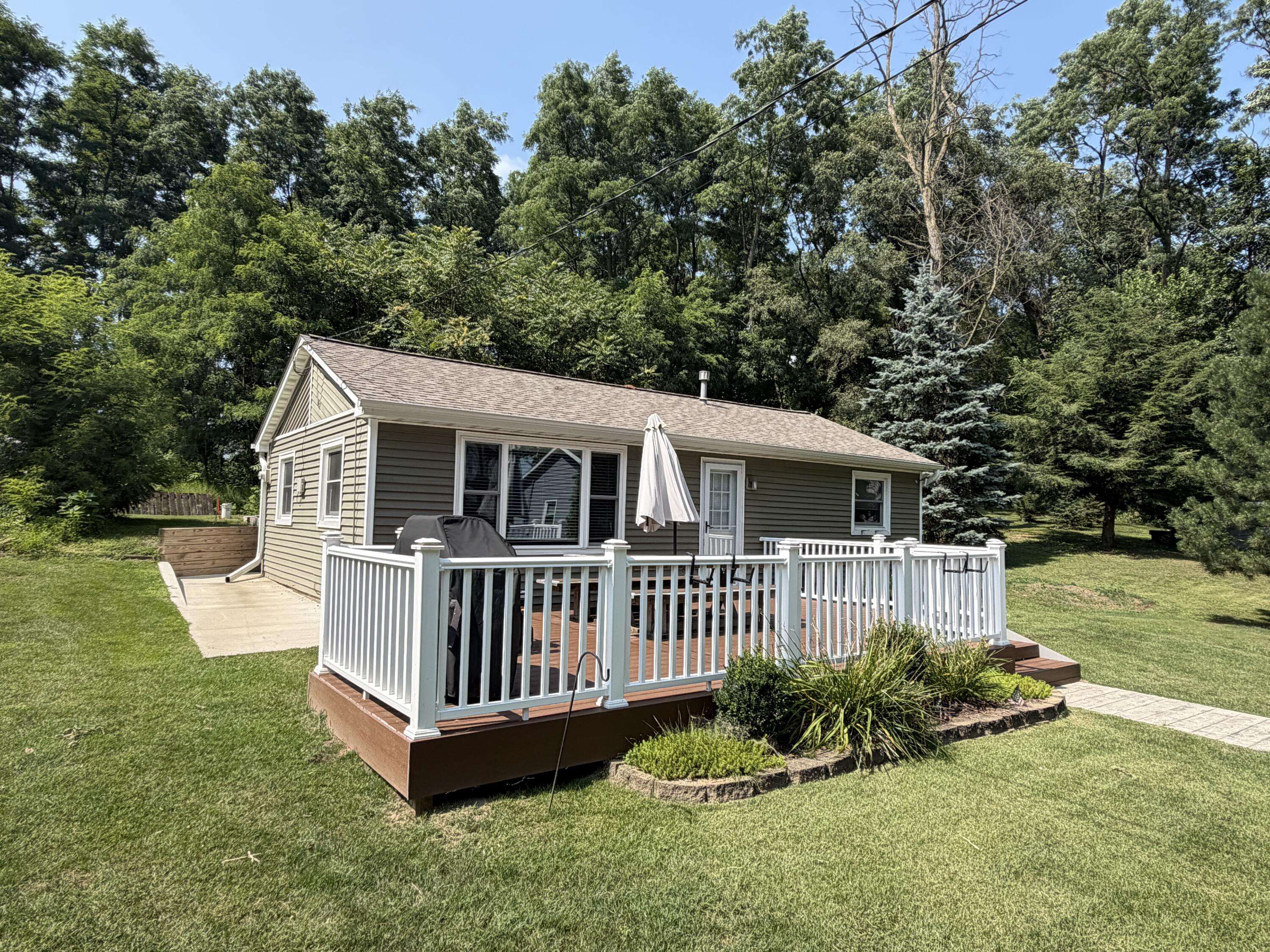 63166 Lakeshore Drive, Keeler Twp, MI 49047