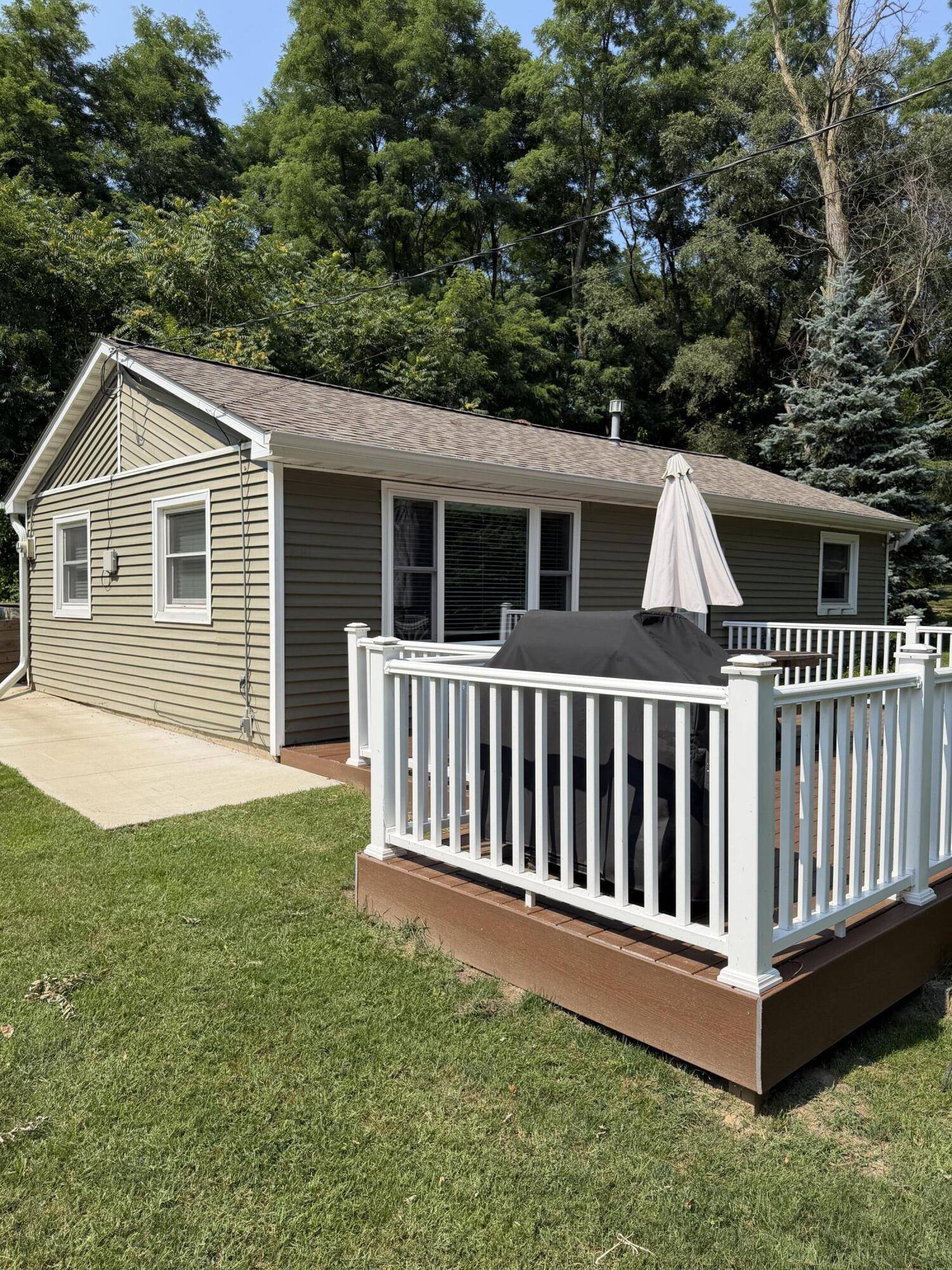 63166 Lakeshore Drive, Keeler Twp, MI 49047