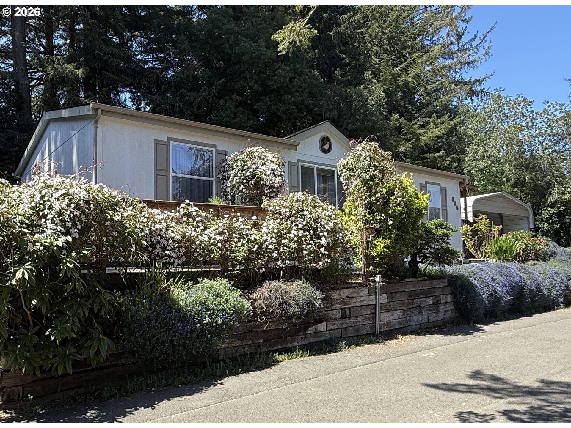 665 VILLAGE PINES DR, Coos Bay, OR 97420
