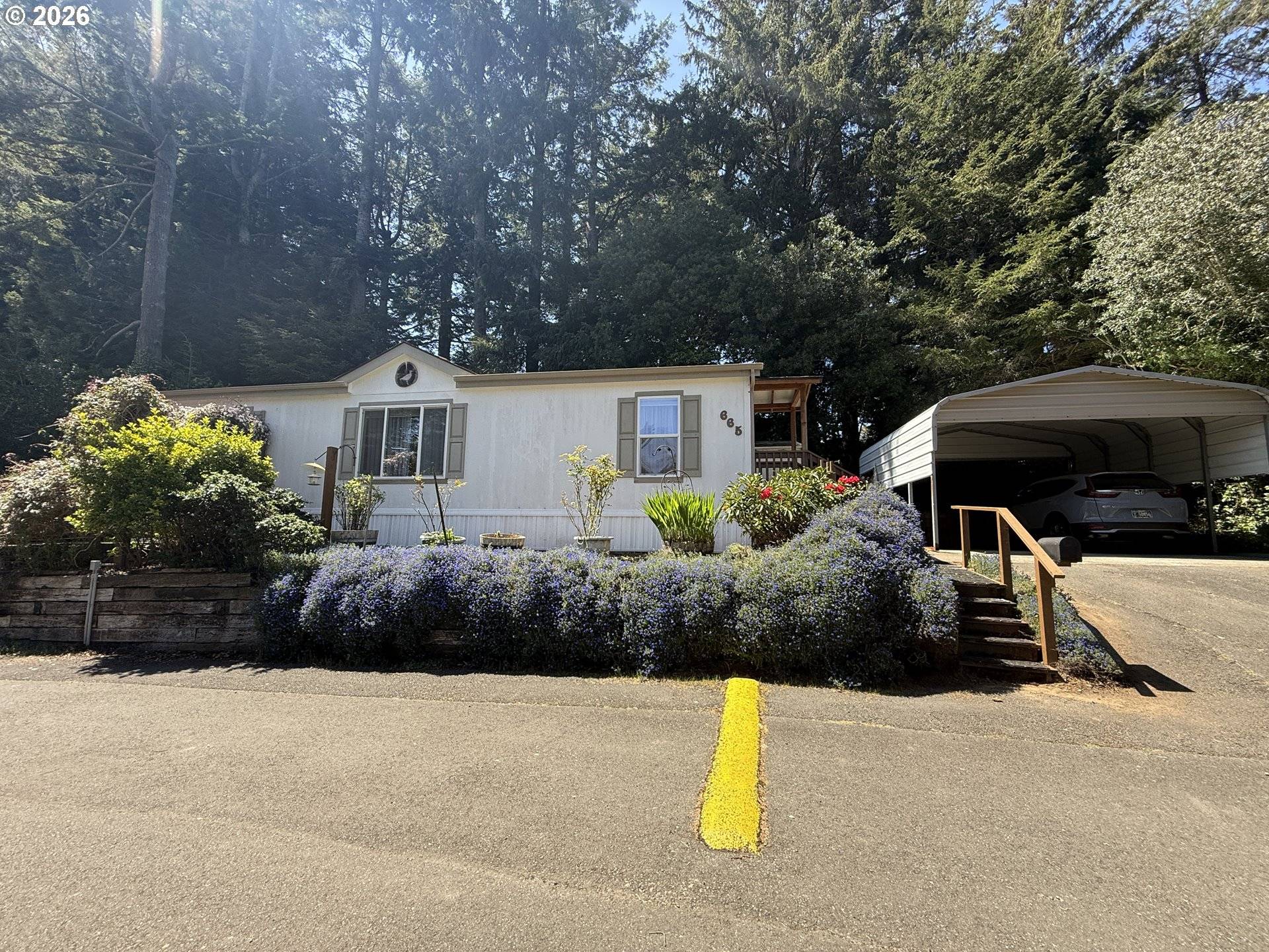 665 VILLAGE PINES DR, Coos Bay, OR 97420