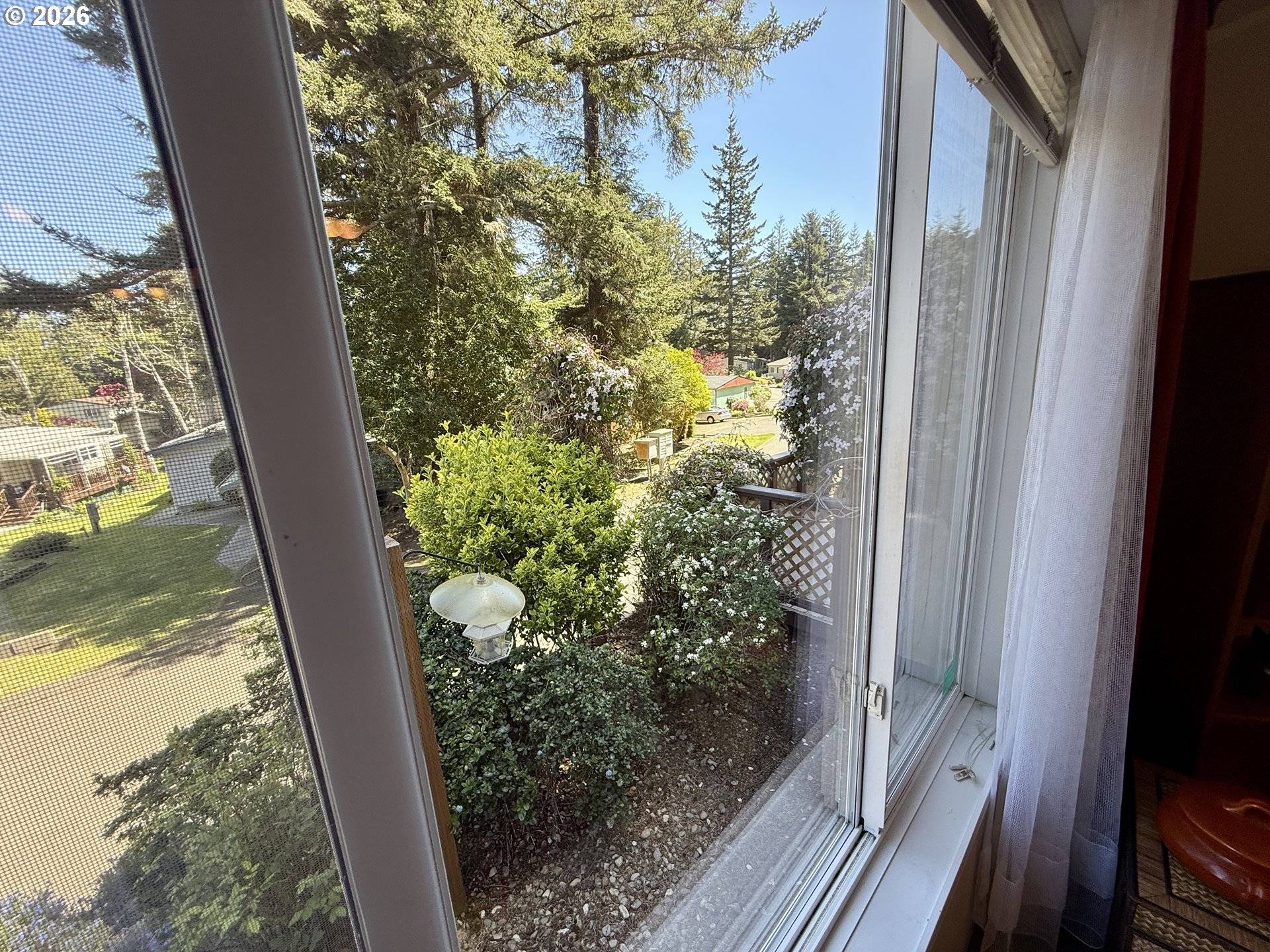 665 VILLAGE PINES DR, Coos Bay, OR 97420