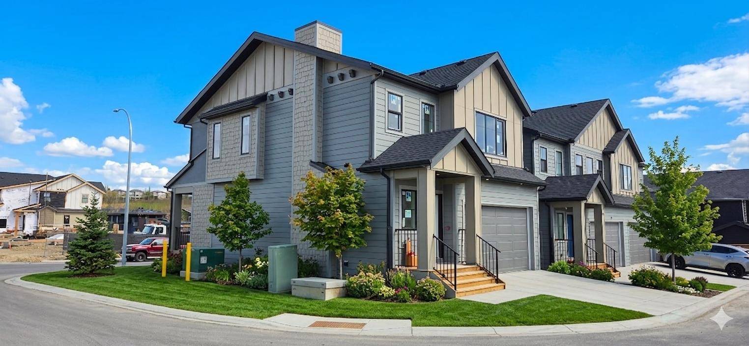 2235 81st ST SW, Calgary, AB T3H 6M4