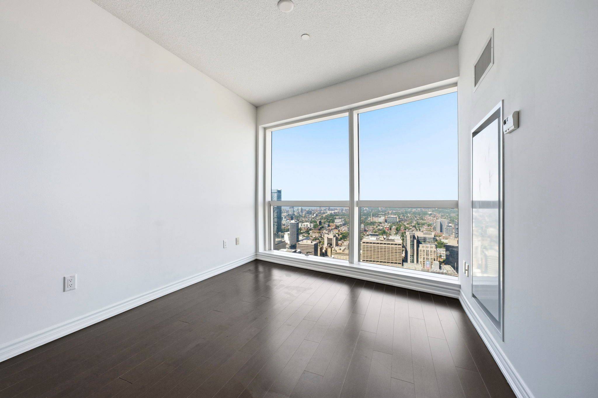 386 Yonge ST #5614, Toronto C01, ON M5B 0A5