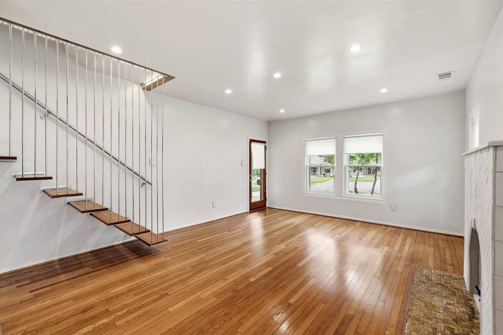 825 Thomasson Drive, Dallas, TX 75208
