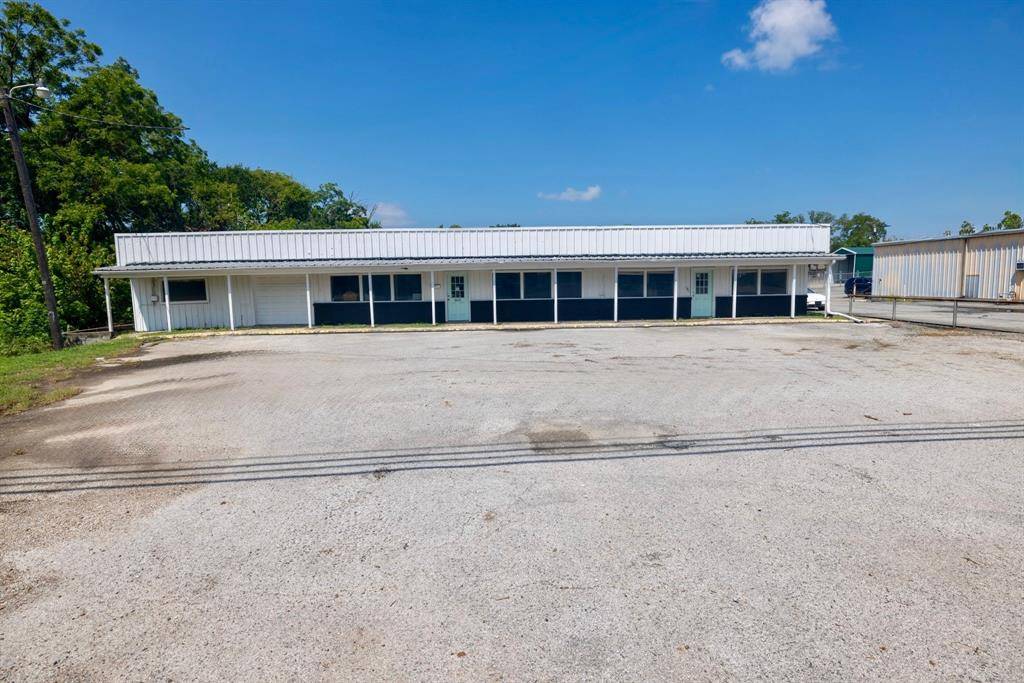 1605 N Center Street, Bonham, TX 75418