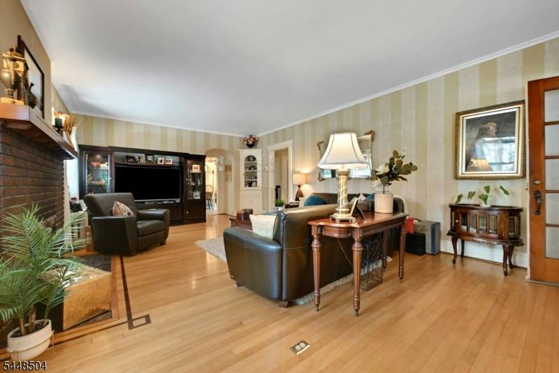111 Van Winkle Ave, Hawthorne Boro, NJ 07506