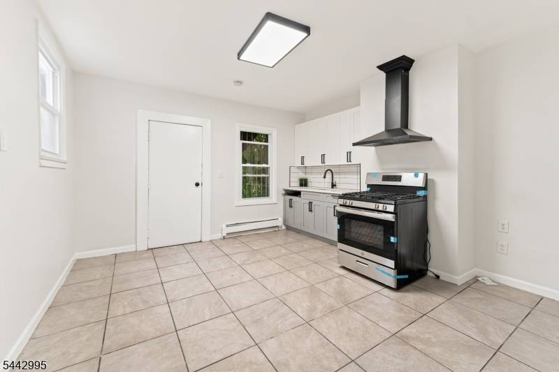 334 Pine St, Elizabeth City, NJ 07206
