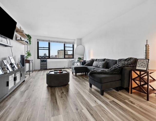 61-20 Grand Central Pkwy #A900, Forest Hills, NY 11375