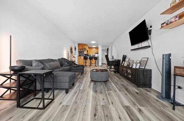 61-20 Grand Central Pkwy #A900, Forest Hills, NY 11375