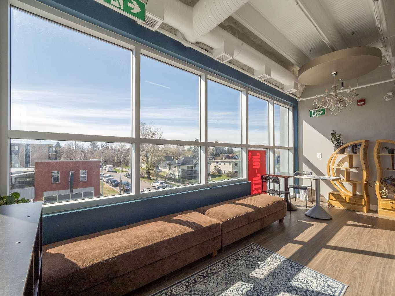 622 Edmonton TRL NE, Calgary, AB T2E 3J4