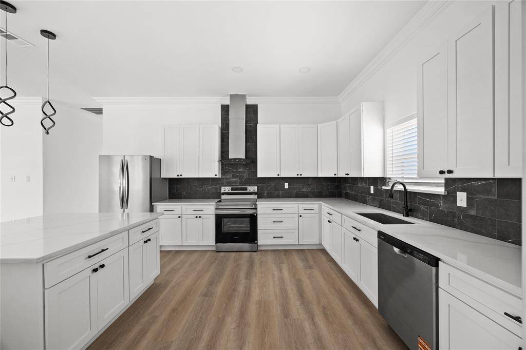 302 E Glenwood, Mabank, TX 75147