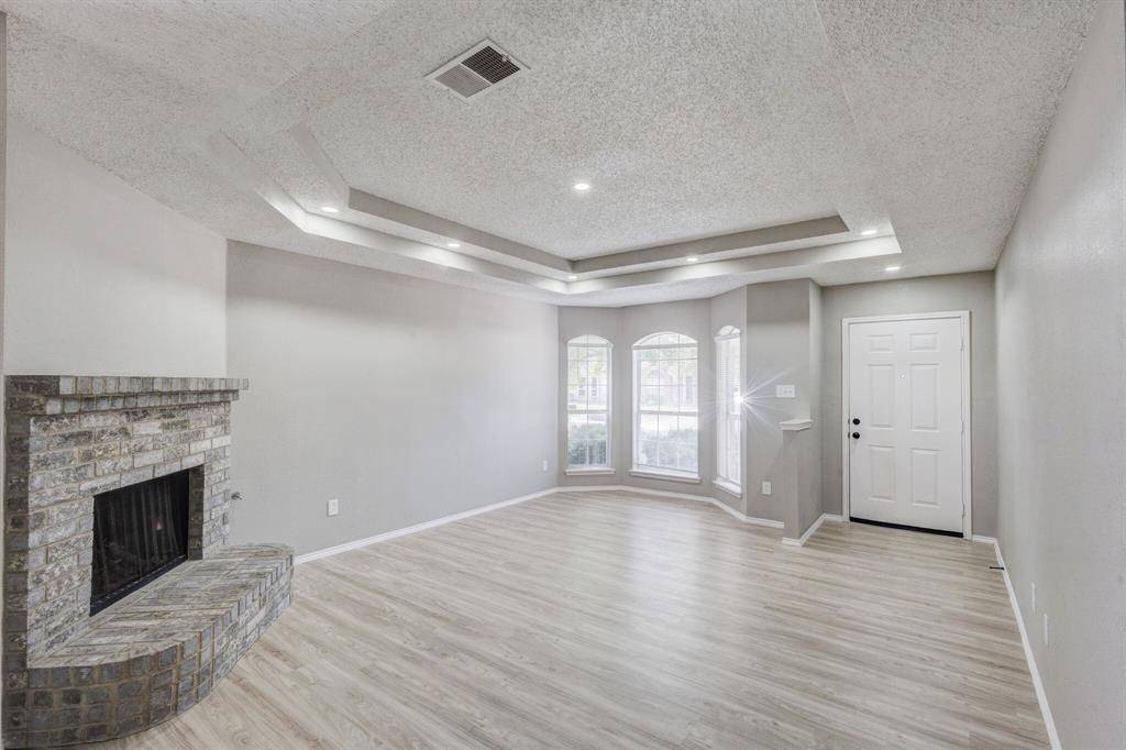 9049 Elbe Trail, Fort Worth, TX 76118