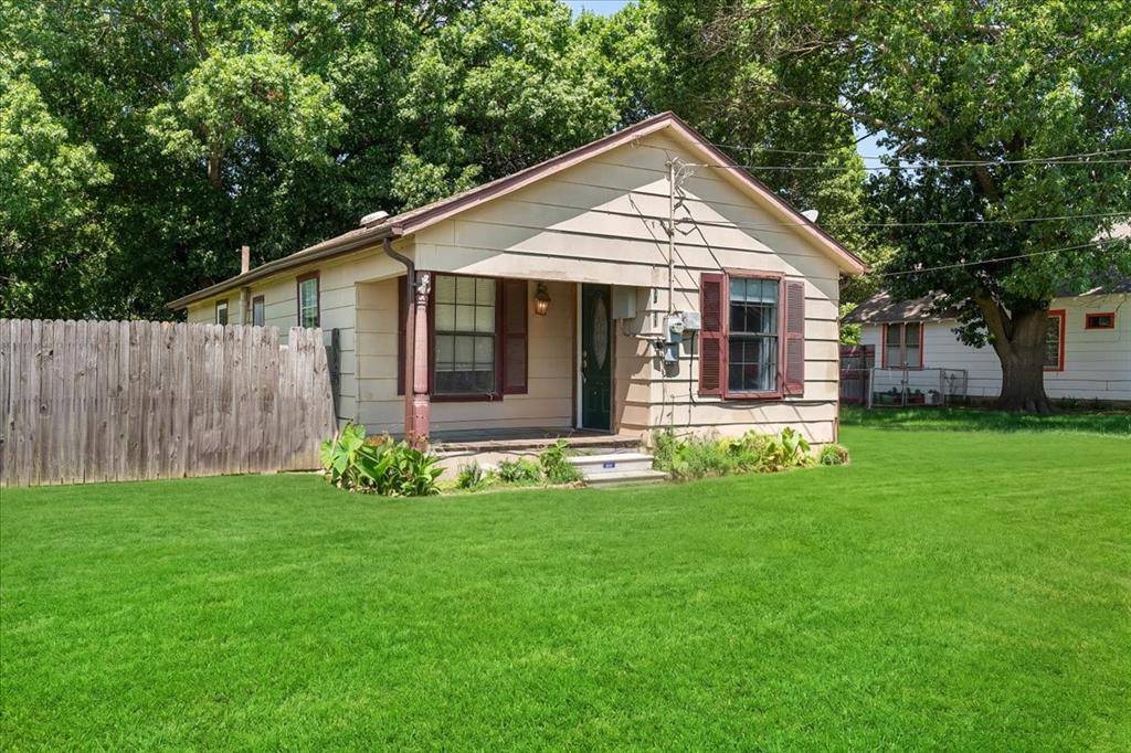 1311 S Clements Street, Gainesville, TX 76240