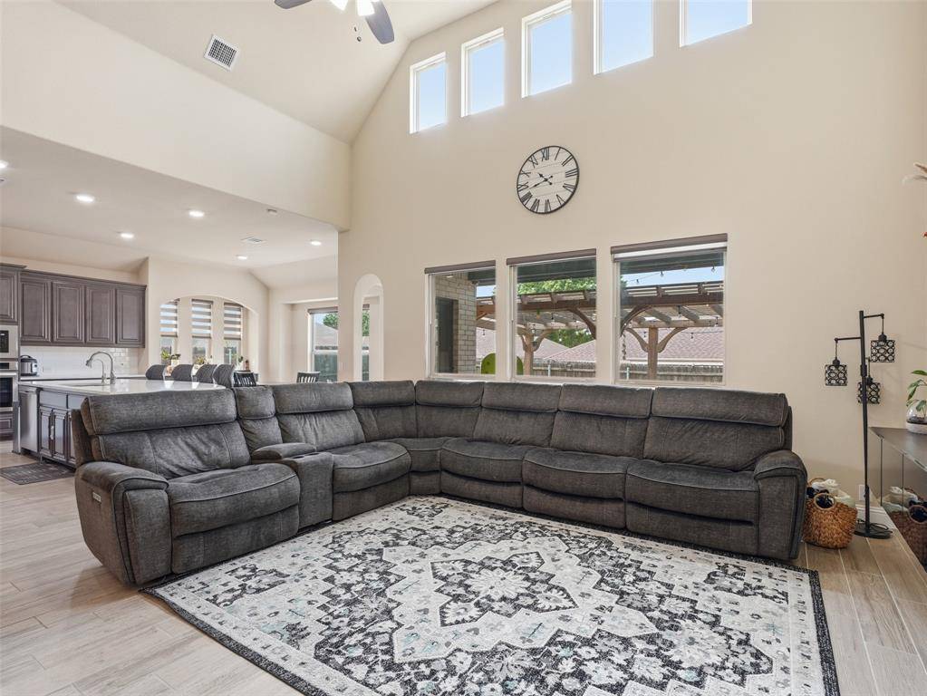 521 Ridgewater Trail, Fort Worth, TX 76131
