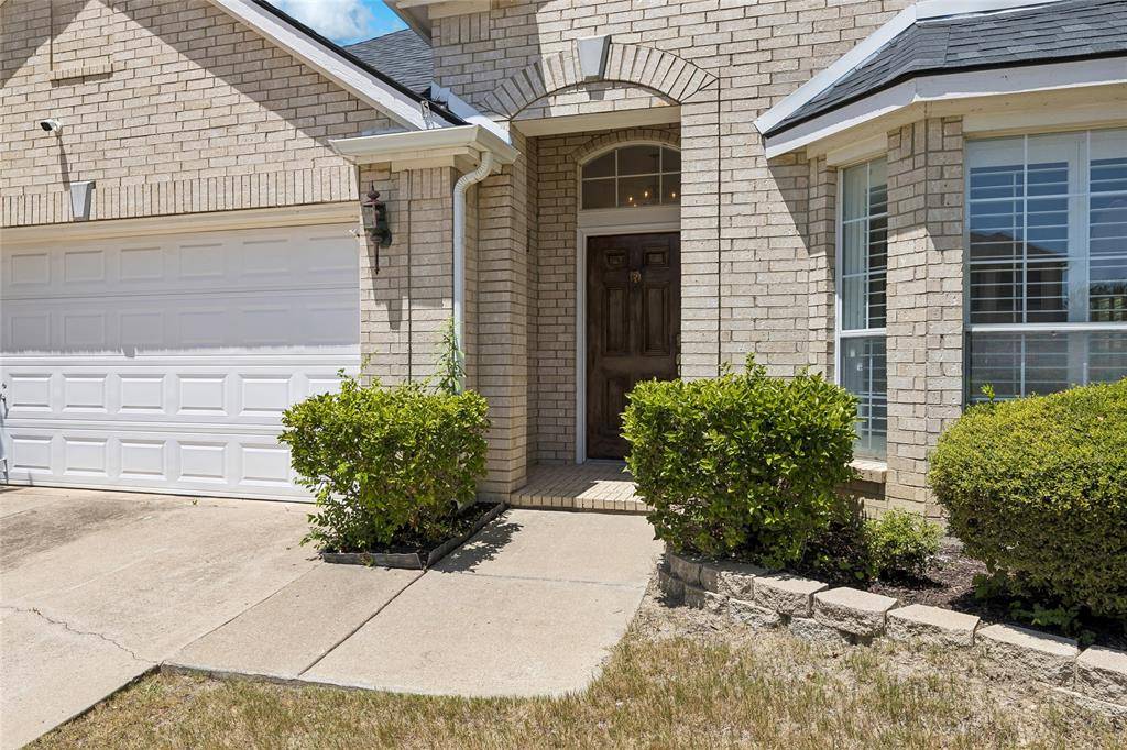 5787 Walnut Creek Drive, Fort Worth, TX 76137