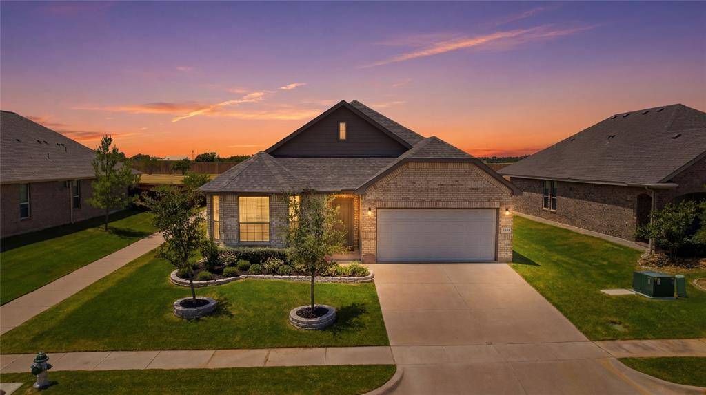 1500 Seabiscuit Drive, Granbury, TX 76049