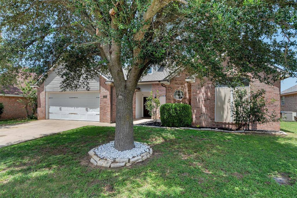 106 Country View Circle, Pottsboro, TX 75076