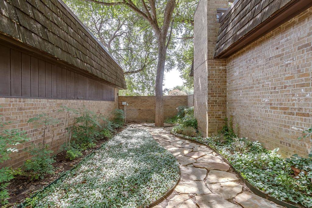 4414 Glenwood Court, Fort Worth, TX 76109