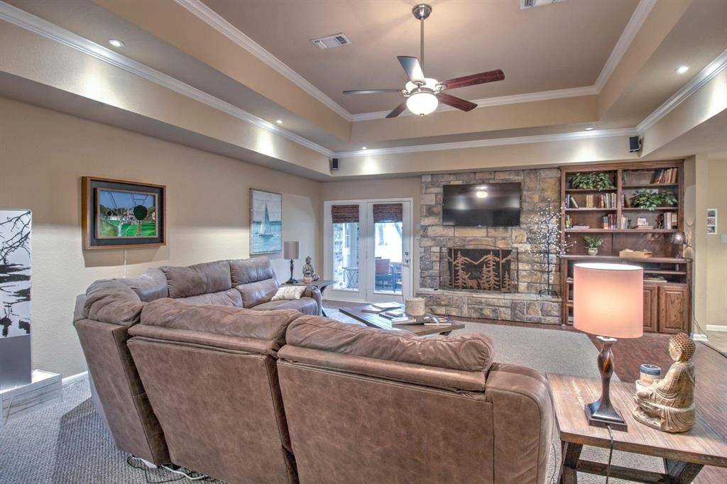 1010 Kiowa Drive W, Lake Kiowa, TX 76240