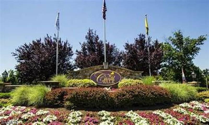 6 Delaware Crossing, Franklin Twp., NJ 08873