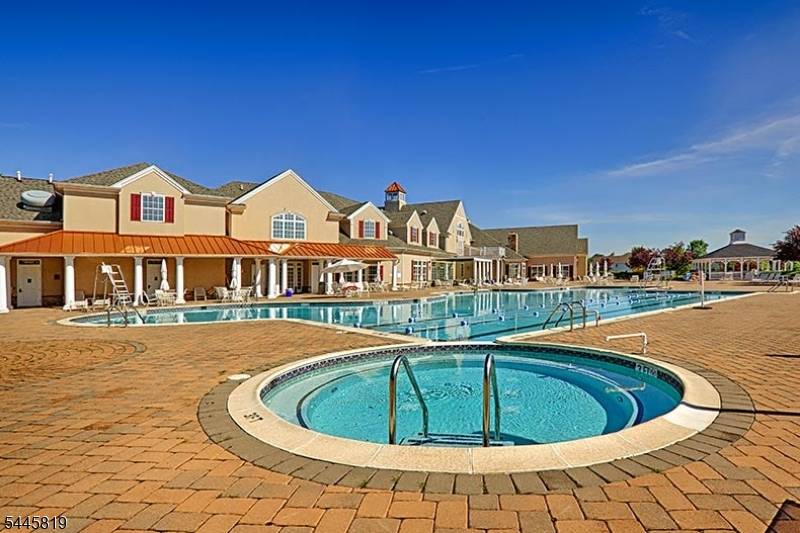 6 Delaware Crossing, Franklin Twp., NJ 08873