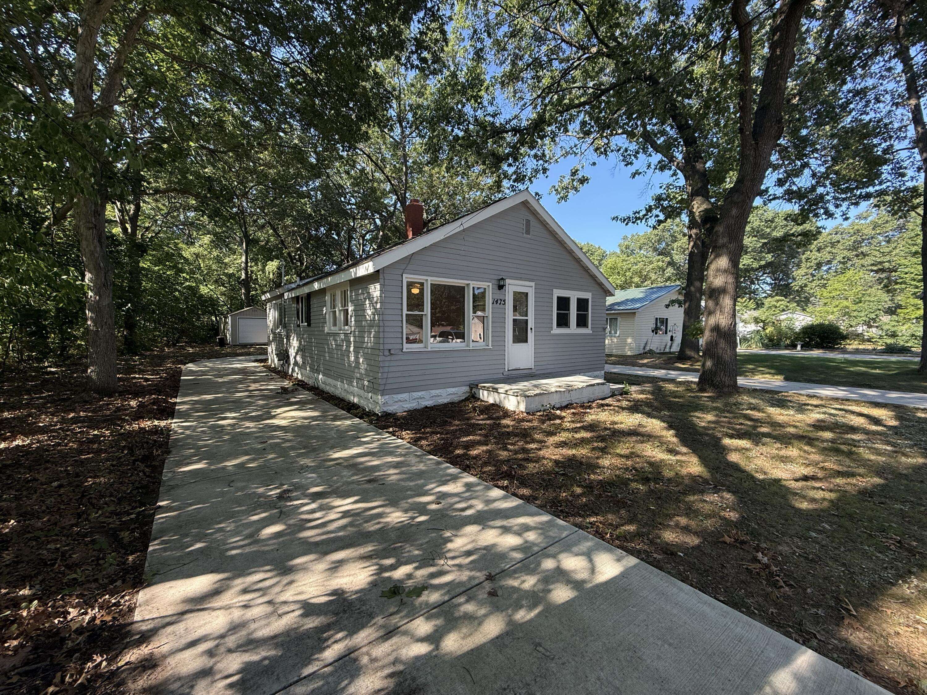 1475 E Summit AVE, Norton Shores City, MI 49444