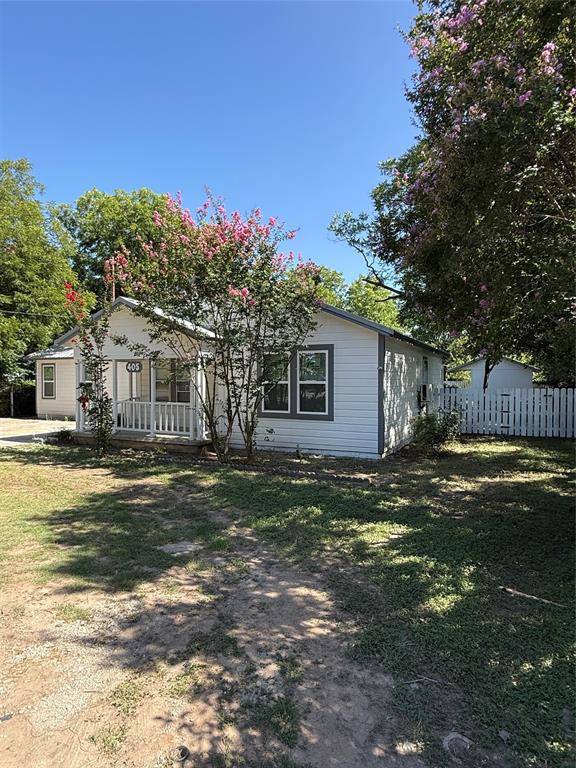 405 W Hall Street, Bangs, TX 76823