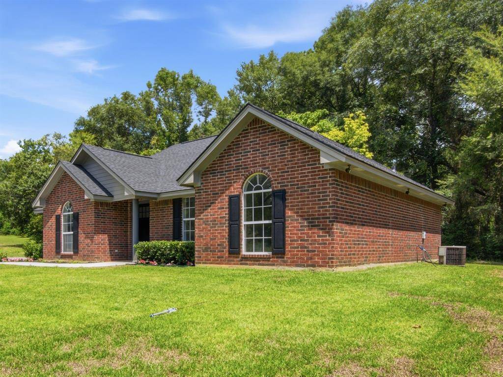 105 E Foggle Street, Athens, TX 75751