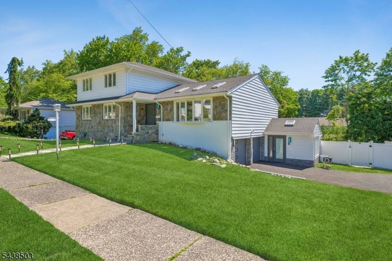 13 Munsey Rd, Emerson Boro, NJ 07630