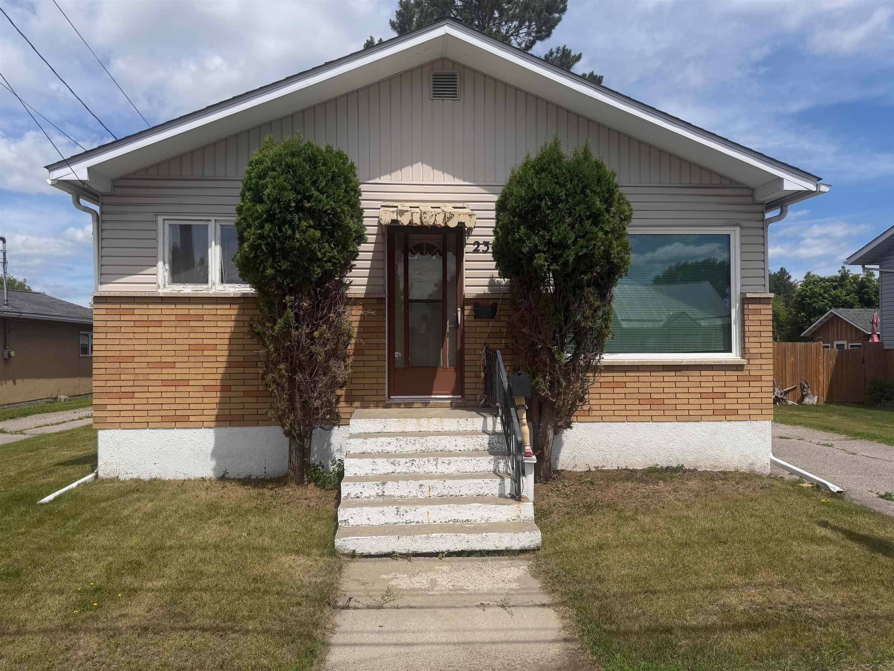 238 Third ST E, Fort Frances, ON P9A 1P8