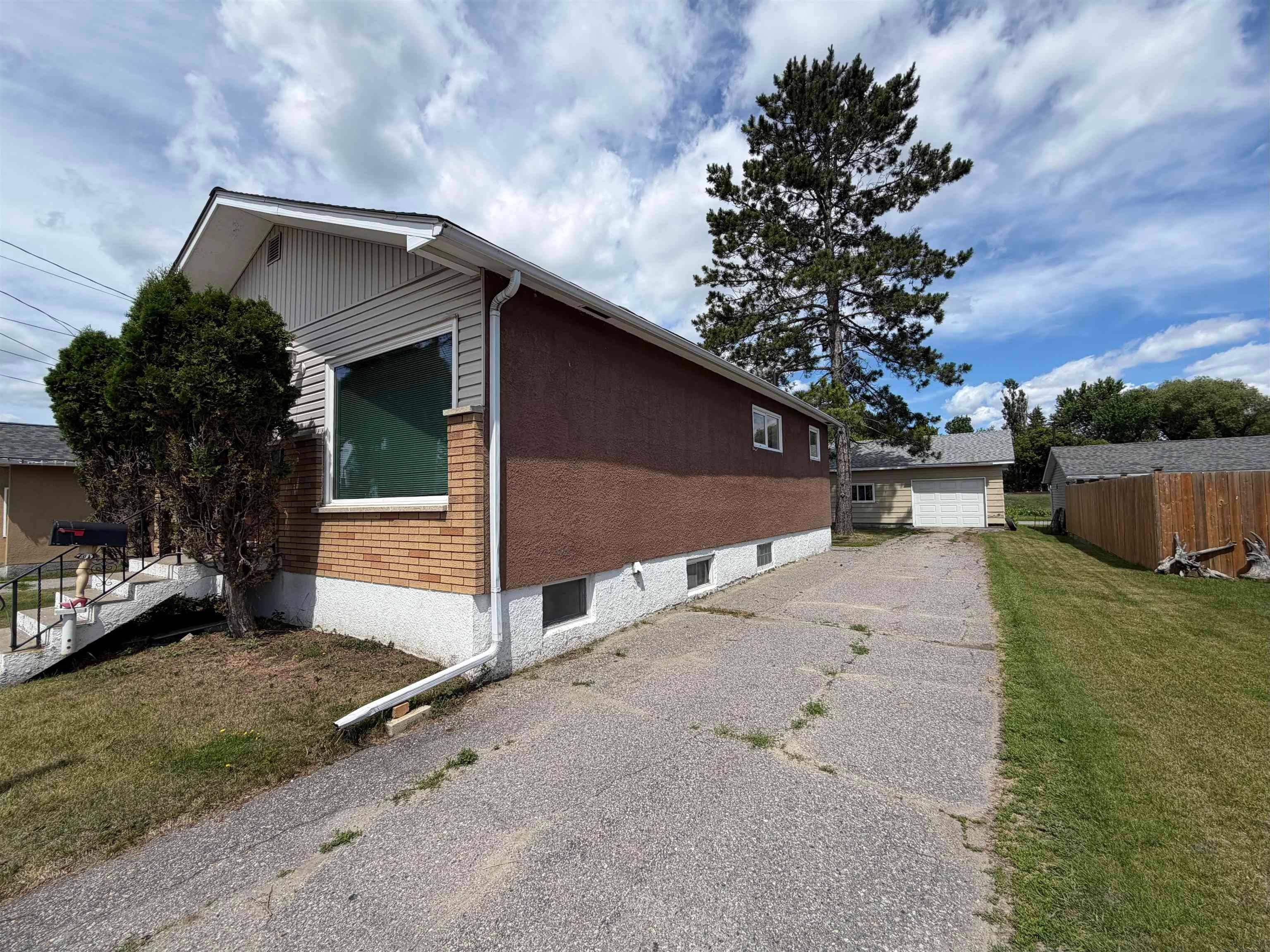 238 Third ST E, Fort Frances, ON P9A 1P8