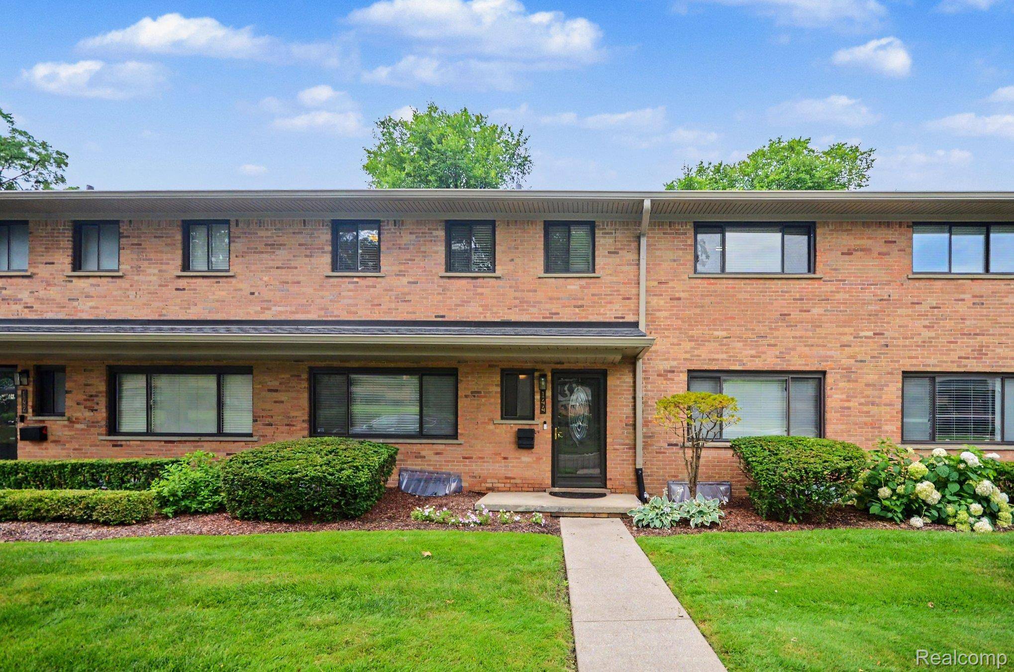 144 E Hickory Grove RD, Bloomfield Hills, MI 48304