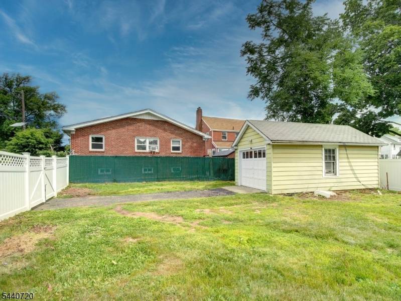 141 Parker Rd, Elizabeth City, NJ 07208