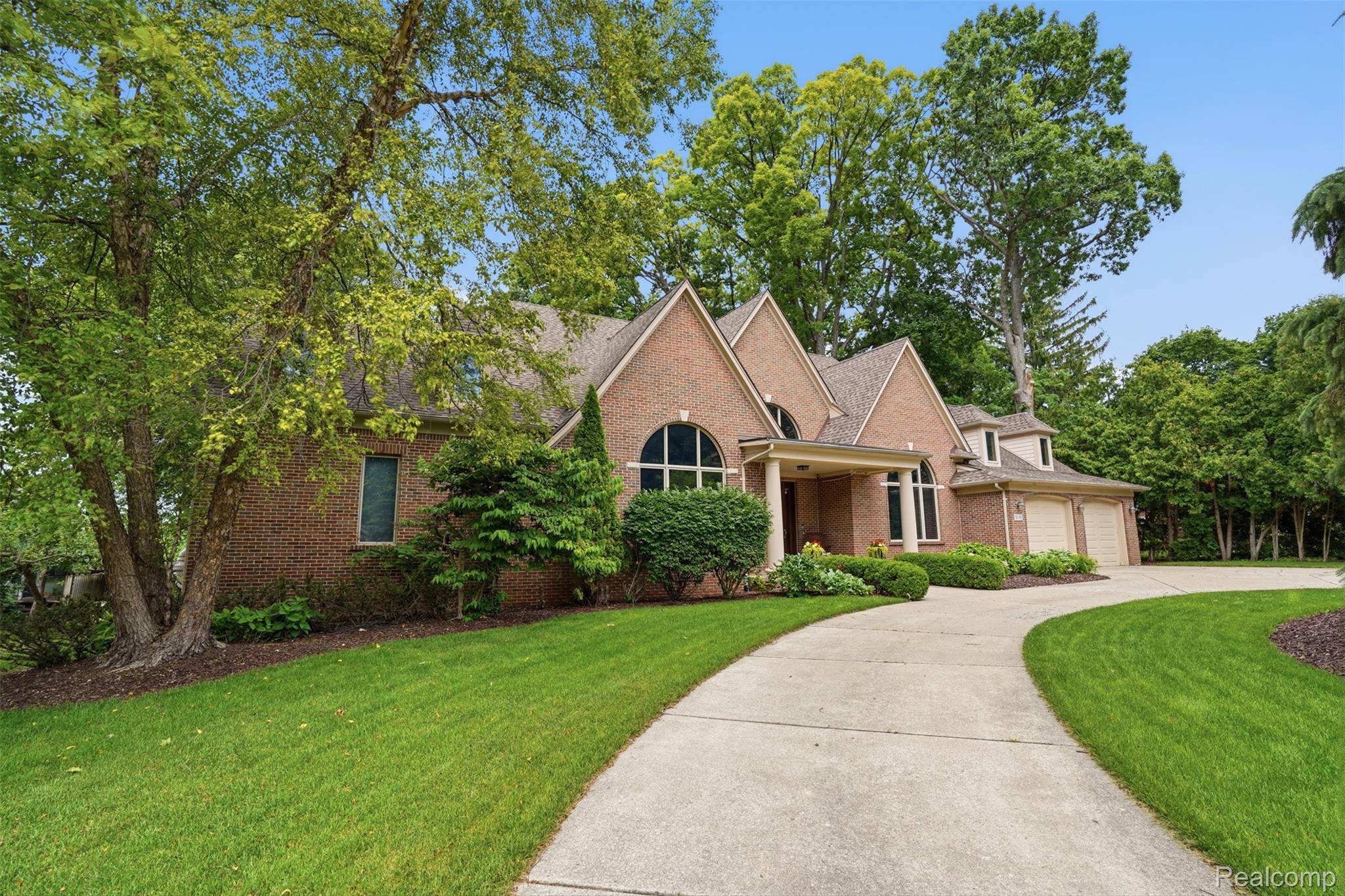 5110 Kitson LN, West Bloomfield Charter Township, MI 48324