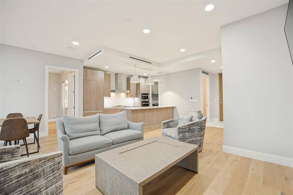 3130 N Harwood Street #905, Dallas, TX 75201