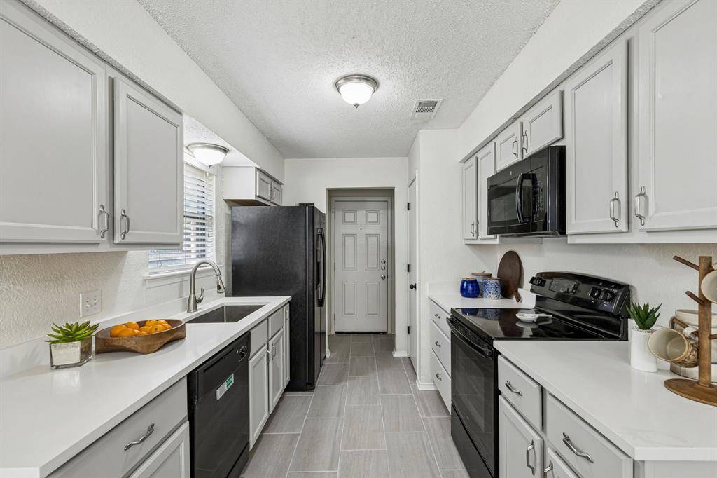 825 Bristol Avenue, Saginaw, TX 76179