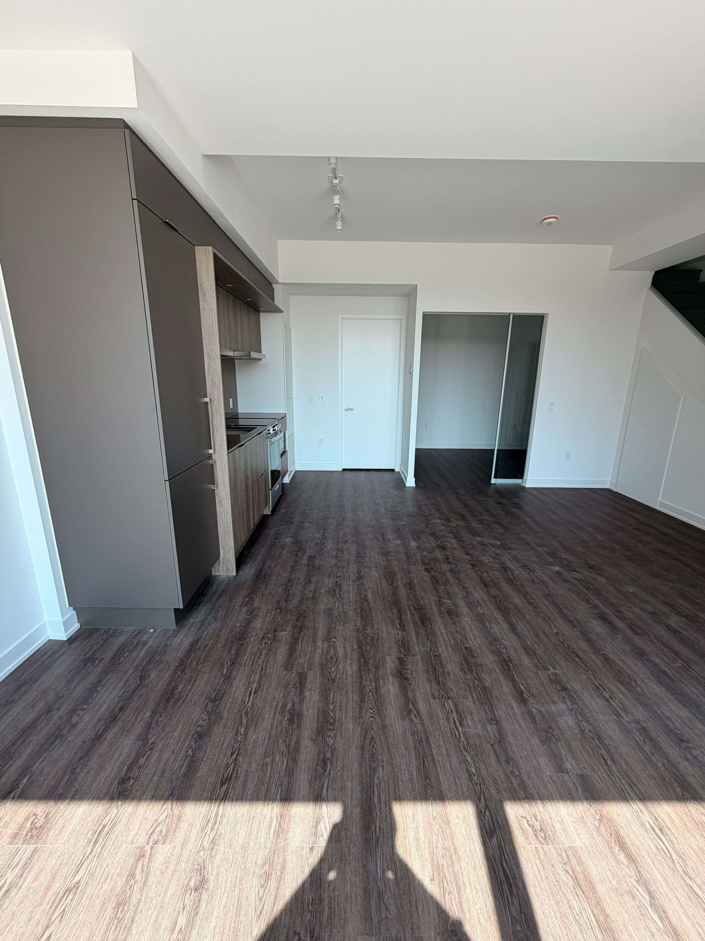448 Burnhamthorpe RD W #TH2, Mississauga, ON L5B 0R4