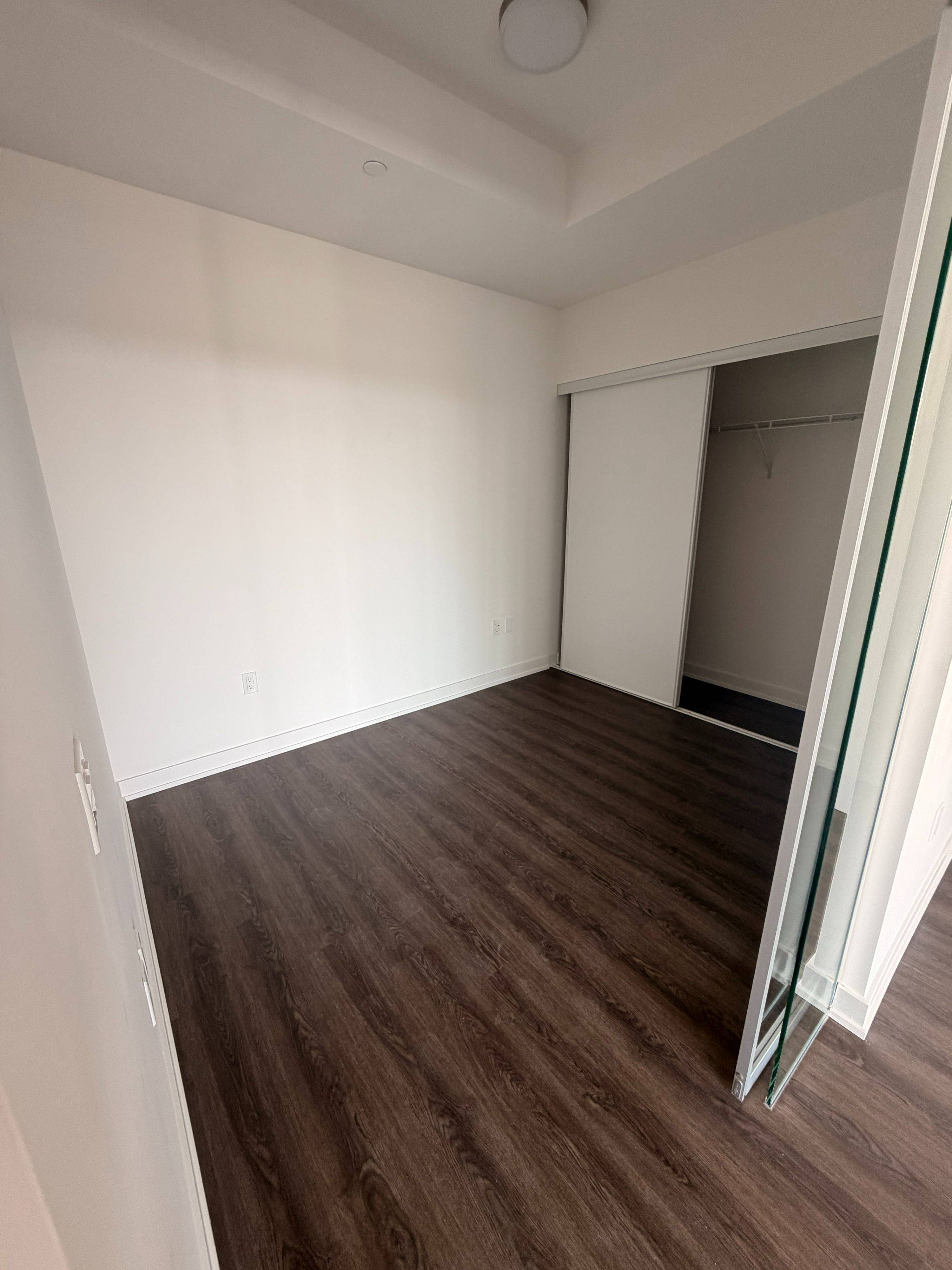 448 Burnhamthorpe RD W #TH2, Mississauga, ON L5B 0R4