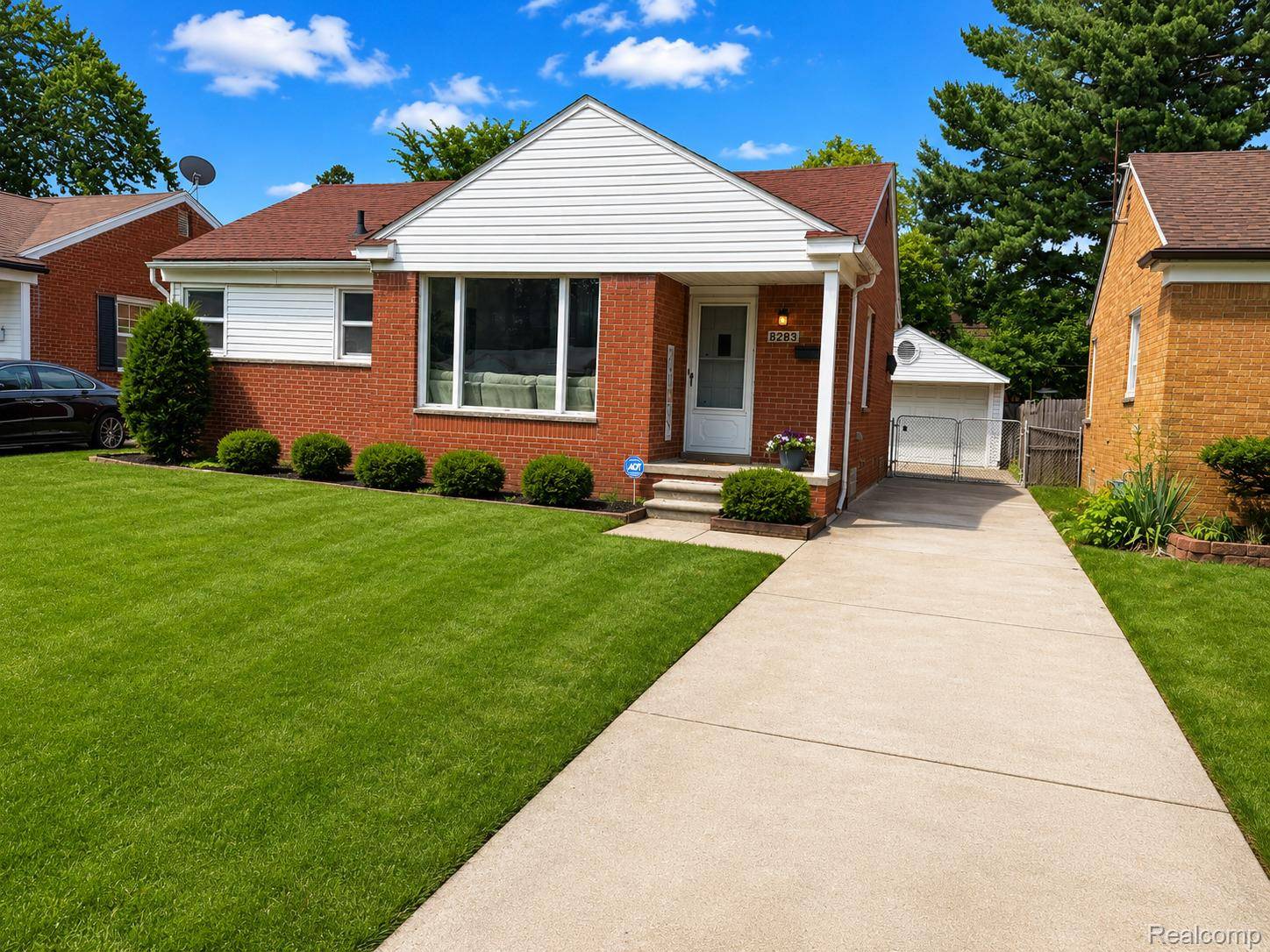8283 W Parkway ST, Redford Charter Township, MI 48239