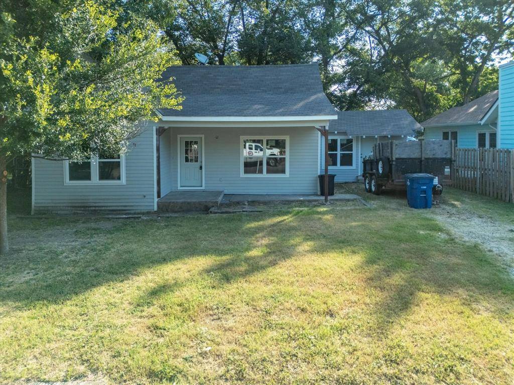 1106 N McKinney Street, Ennis, TX 75119